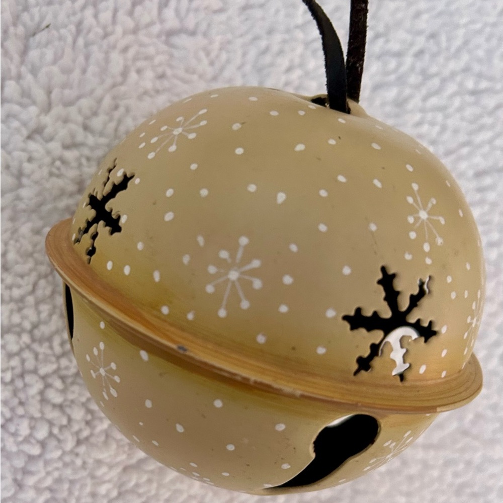 Christmas Crazy Mountain Snowman Jingle Jingle Bell Metal Ornament Star Cutout - Picture 9 of 9